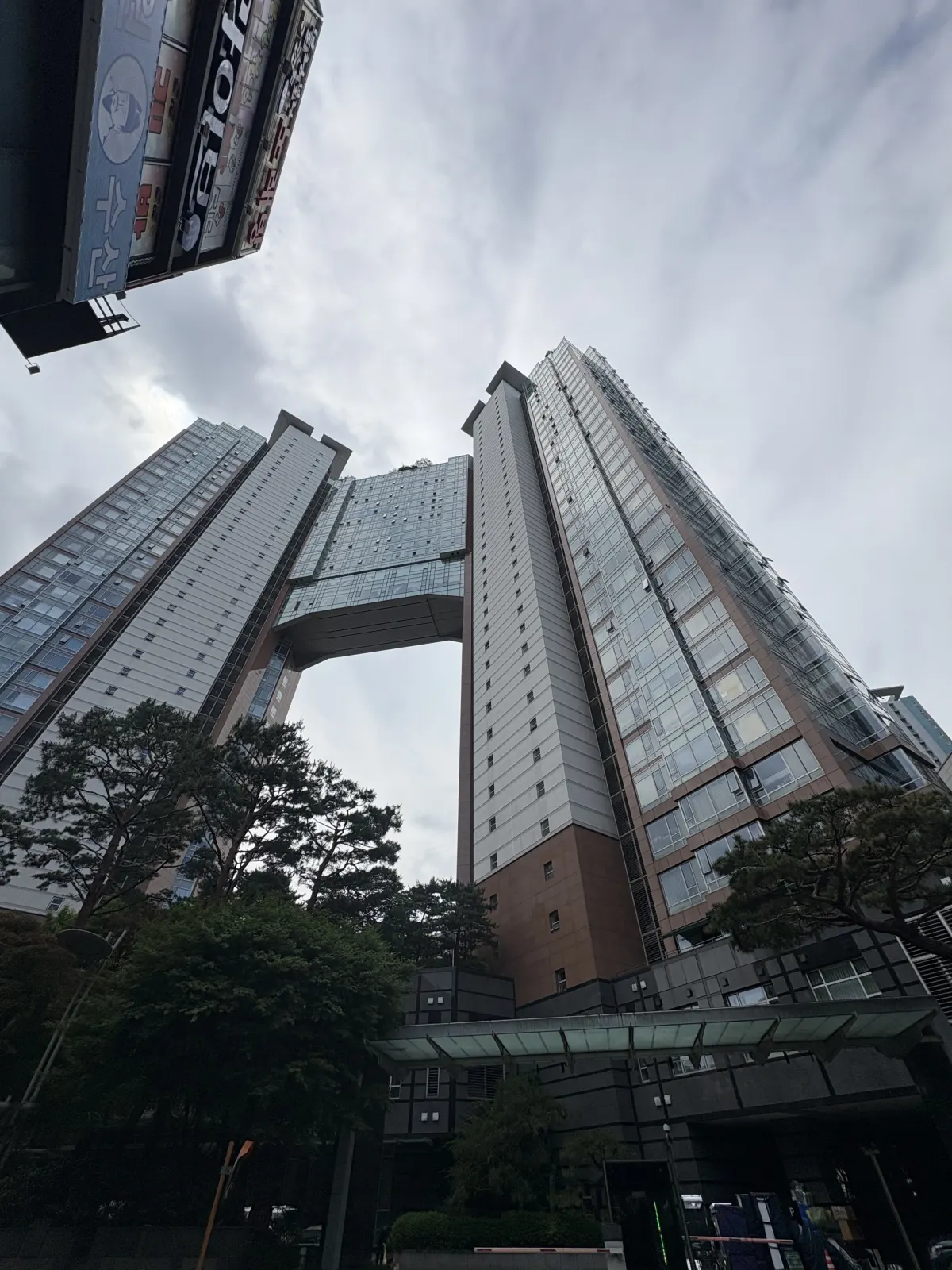 빌딩 외관 급배기구 점검 현장