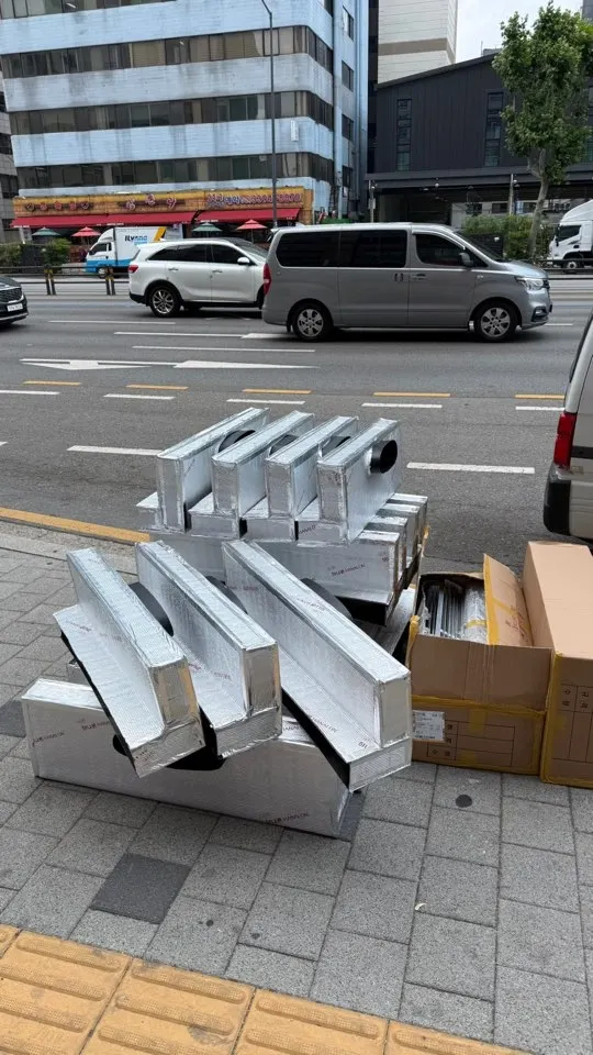 빌딩 12구역 서버실·전산실 항온항습 덕트 라인 청소 중 현장