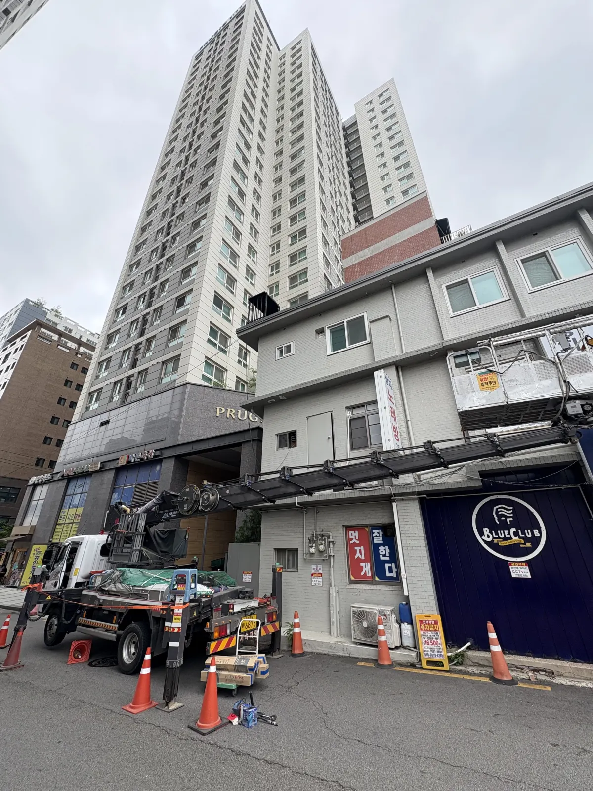 빌딩 12구역 서버실·전산실 항온항습 덕트 라인 청소 중 현장